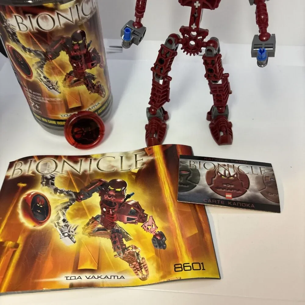 Lego Bionicle - 8601 - Toa Metru Nui - Toa Vakama - Complete Retired Fire Figure